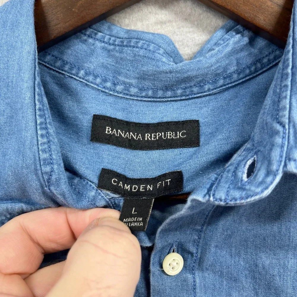 Banana Republic Shirt Mens L Blue Chambray Camden Fit Short Sleeve Button Up
